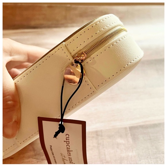 Cupcakes and Cashmere Vegan Leather Leopard Tropical Travel Jewelry Case - Picture 2 of 7